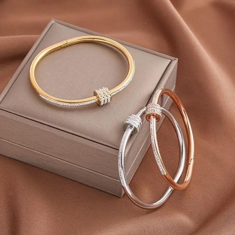 Women's Luxury Designer Brand Fully Artificial Diamond Inlay Bracelet Gold-Plated Fashionable Waterproof and Rust-Proof Band