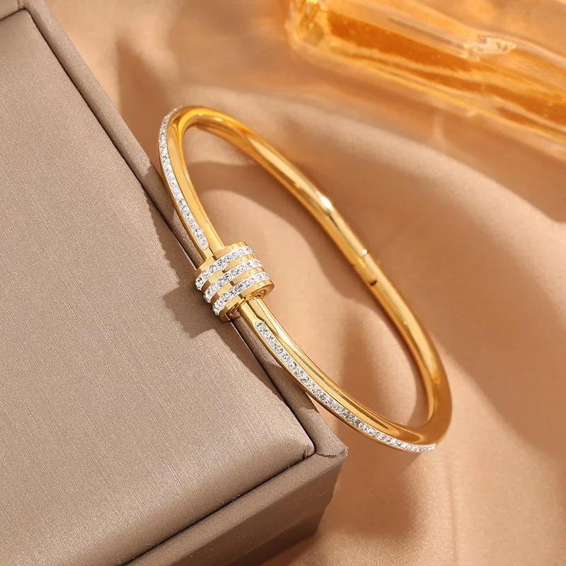 Second image of Women's Luxury Designer Brand Fully Artificial Diamond Inlay Bracelet Gold-Plated Fashionable Waterproof and Rust-Proof Band
