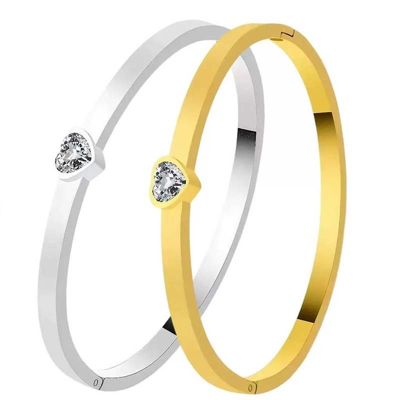 Heart-Shaped Diamond-Embedded Thin-Circle Bangle